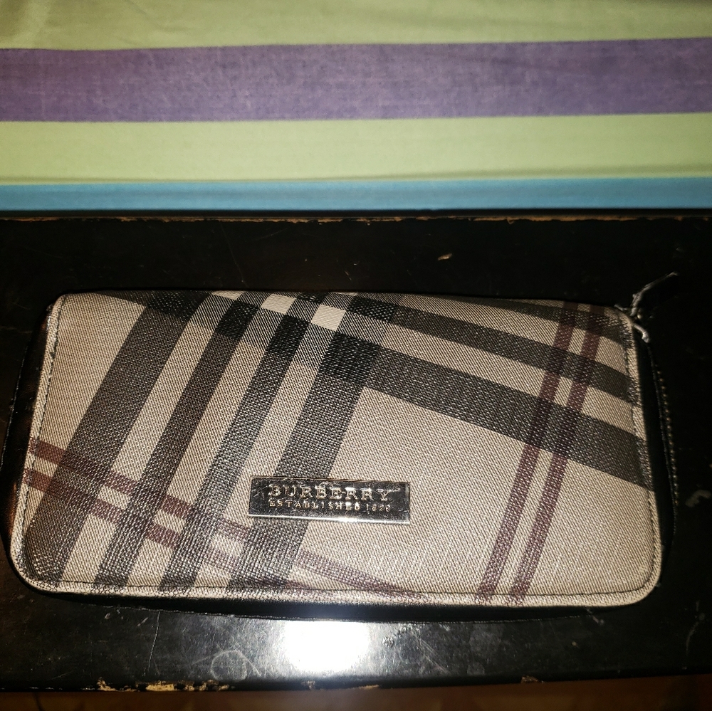 Vintage Burberry wallet established 1856